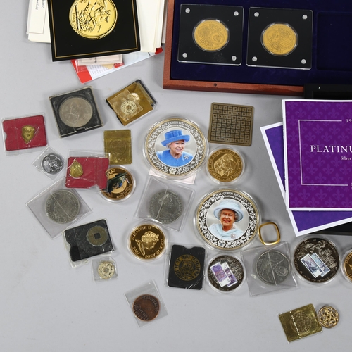 143 - A collection of modern commemorative coins