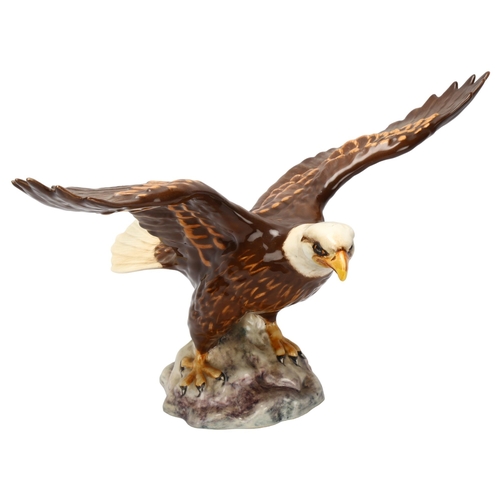 46 - BESWICK - Bald eagle, model no. 1018, wingspan 33cm