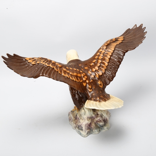 46 - BESWICK - Bald eagle, model no. 1018, wingspan 33cm