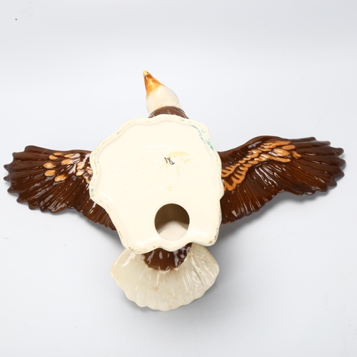 46 - BESWICK - Bald eagle, model no. 1018, wingspan 33cm