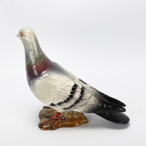 47 - BESWICK - pigeon, pattern no. 383, height 14cm