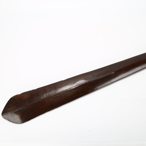 86 - A Polynesian Tonga Pakipaki hardwood paddle club, length 129cm