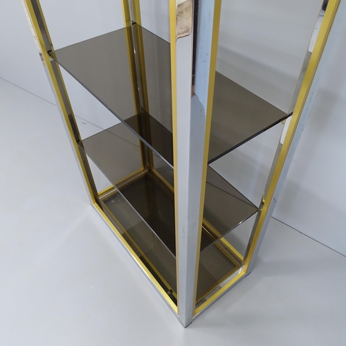 2240 - A mid-century Hollywood Regency style display shelf, with chrome and brass frame and six smoked glas... 