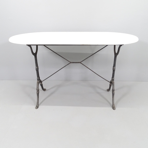 2011 - An oval marble-topped garden table on cast iron base. 122x72x60cm.