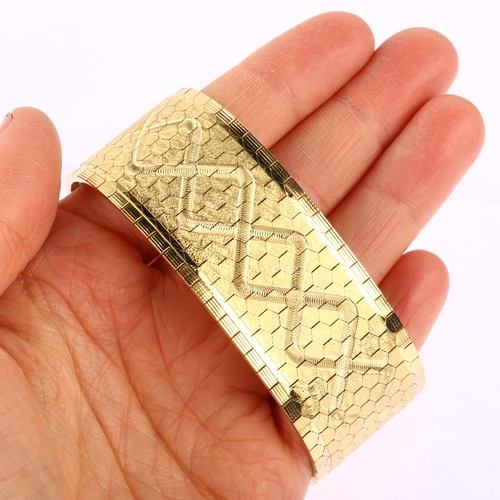 1137 - A heavy Swiss 18ct gold cuff bracelet, polished and textured hexagonal links with engraved lozenge d... 