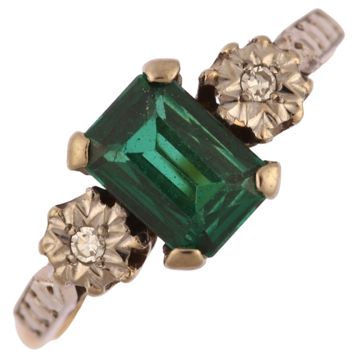 1141 - An 18ct gold three stone verneuil synthetic green spinel and diamond ring, set with rectangular step... 