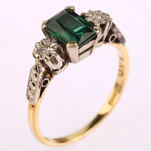 1141 - An 18ct gold three stone verneuil synthetic green spinel and diamond ring, set with rectangular step... 