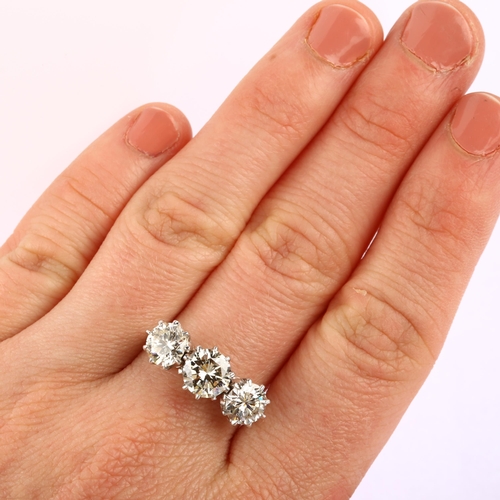 1146 - A three stone diamond ring, claw set with modern round brilliant-cut diamonds, total diamond content... 