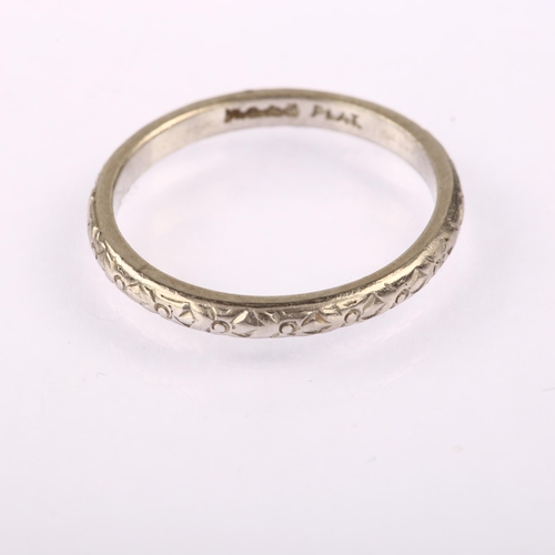 1273 - A platinum wedding band ring, engraved flowerhead decoration, maker's marks HG&S, band width 2mm, si... 