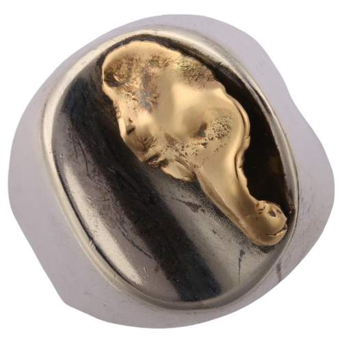 1302 - JORGEN KLOCH LARSEN - a Danish modernist sterling silver and silver-gilt abstract ring, setting heig... 