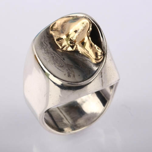 1302 - JORGEN KLOCH LARSEN - a Danish modernist sterling silver and silver-gilt abstract ring, setting heig... 