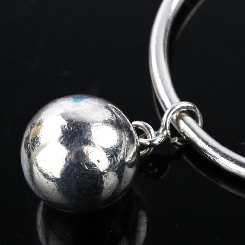 1305 - BOGH - a Danish modernist sterling silver ball and chain bangle, ball diameter 22.2mm, internal circ... 