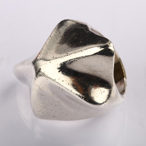 1326 - TAXCO - a large Mexican modernist sterling silver starfish ring, maker's marks AVM, setting height 4... 