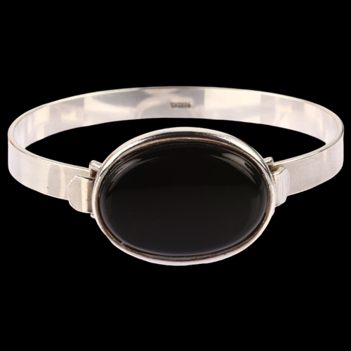 1334 - HERMANN SIERSBOL - a Danish modernist sterling silver and black onyx torque bangle, setting height 2... 