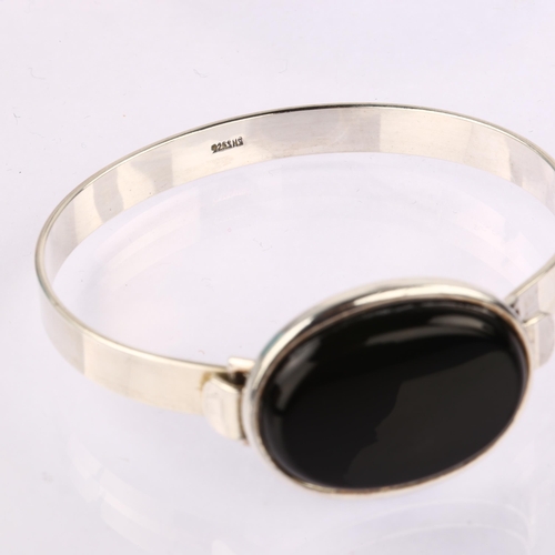 1334 - HERMANN SIERSBOL - a Danish modernist sterling silver and black onyx torque bangle, setting height 2... 