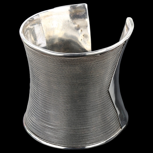 1347 - A large and heavy sterling silver mesh cuff bangle, import hallmarks London 1991, length 7cm, intern... 