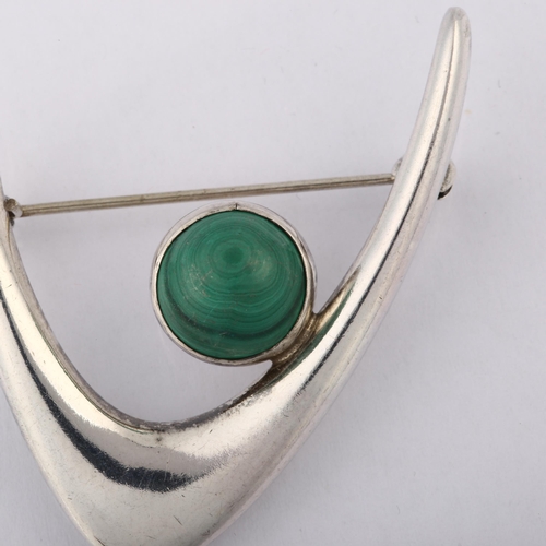 1366 - ARNE JOHANSEN - a Vintage Danish modernist sterling silver and malachite abstract brooch, width 37.3... 