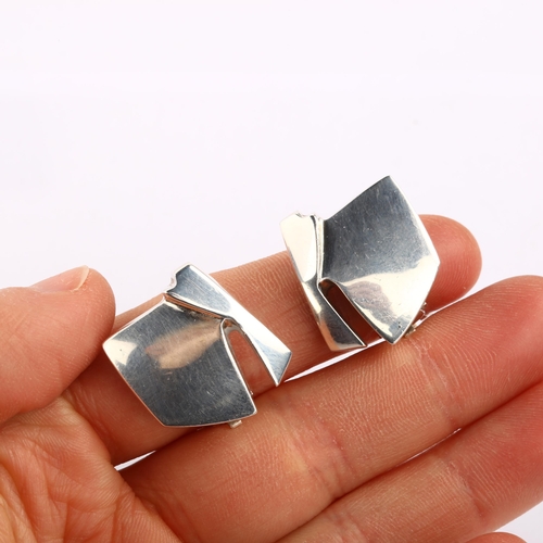 1369 - CLAUS GEORG MELCHER - a pair of Danish brutalist sterling silver abstract clip-on earrings, height 2... 