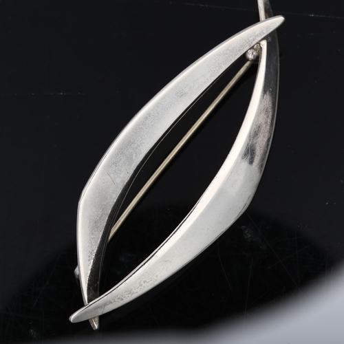 1377 - ULRICH - a Danish modernist sterling silver abstract boomerang brooch, length 68.5mm, 8.5g