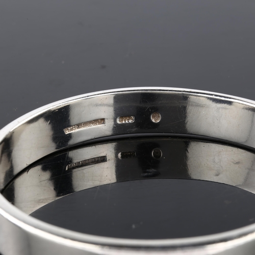 1392 - PETER HENNINGSEN - a heavy Danish sterling silver plain form bangle, band width 11.6mm, internal cir... 