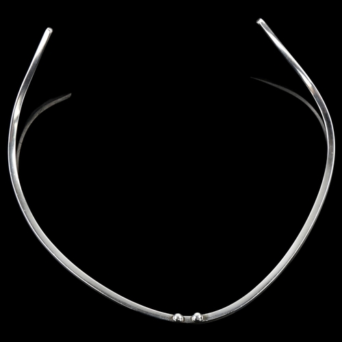 1397 - J RORVIG - a Danish modernist sterling silver neck torque, with bead decoration, band width 3mm, int... 