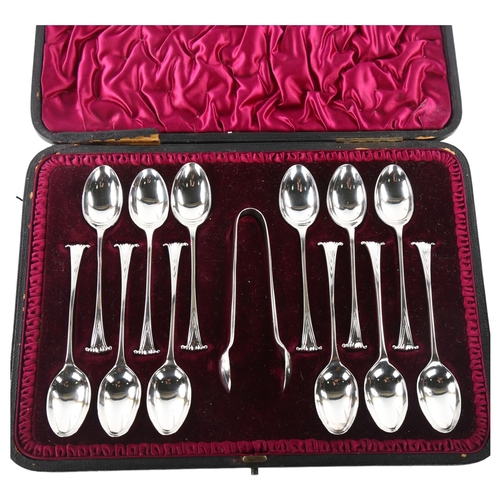 1486 - A cased set of 12 Victorian silver teaspoons, by William Hutton & Sons, hallmarks London 1892, lengt... 