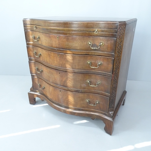 2026 - A Georgian mahogany chest of serpentine form, with four long drawers and brushing slide. 87x84x56cm