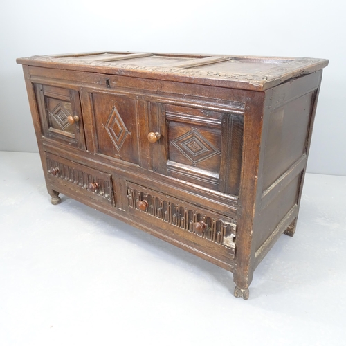 2503 - An antique panelled oak mule chest with chip carved decoration. 126x78x56cm