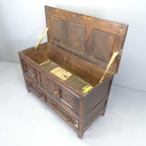 2503 - An antique panelled oak mule chest with chip carved decoration. 126x78x56cm