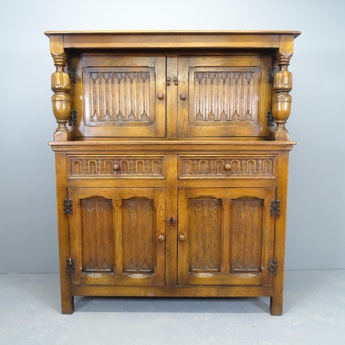 2512 - A 1920s two-section court cupboard, with linenfold carved decoration. 122x145x46cm.