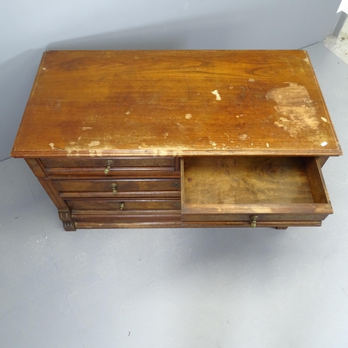 2513 - An early 20th century oak low chest of two short and two long drawers. 127x68x62cm