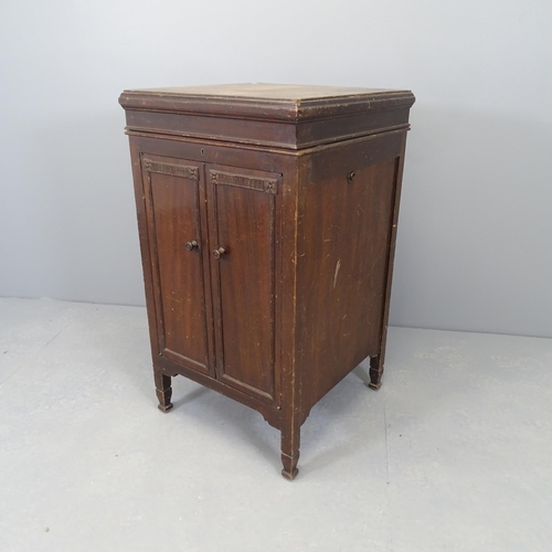 2522 - An early 20th century Decca Salon Gramophone in cabinet. 51x90x53cm