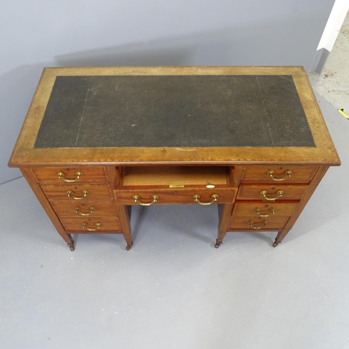 2529 - A 19th Century crossbanded mahogany and satinwood strung kneehole writing desk, with inset leather s... 