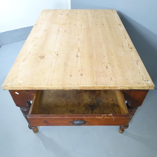 2555 - A pine scrub-top farmhouse kitchen table with two end frieze drawers. 151x75x103cm