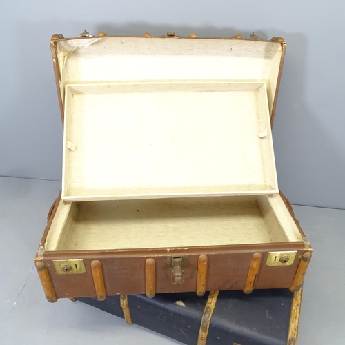 2560 - Two similar vintage trunks. Largest 92x30x54cm