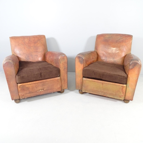 2582 - A pair of antique leather club armchairs. Overall 82x78x85cm, seat 56x40x52cm