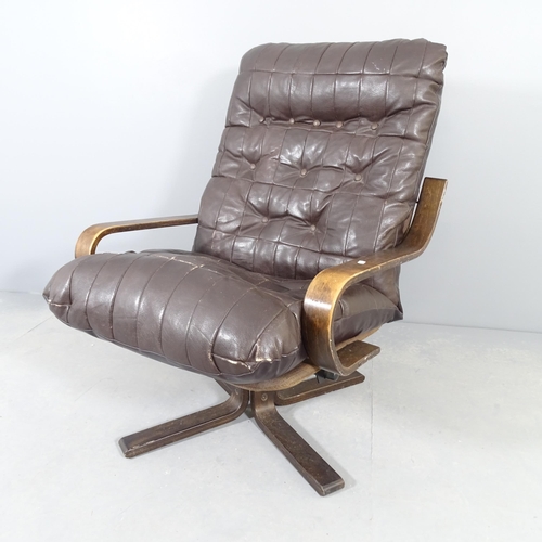 2583 - A 1970s style leather and bentwood armchair in the manner of Westnofa.