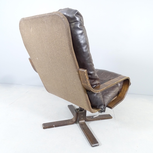 2583 - A 1970s style leather and bentwood armchair in the manner of Westnofa.