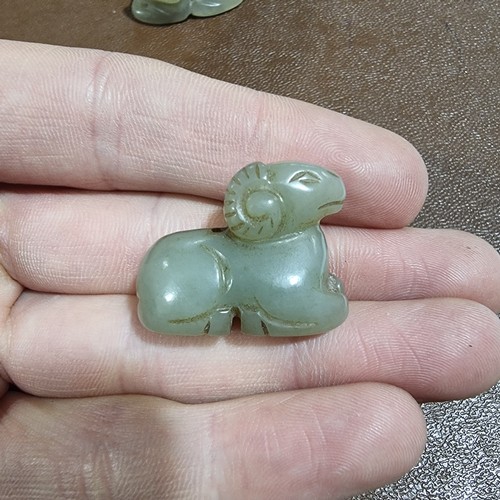 197 - 4 miniature carved jade toggle carvings, comprising a figure holding lingzhi fungus (height 4cm), a ... 