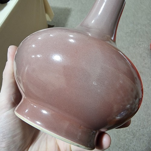 225 - A peach glaze narrow-neck vase, with character marks to base, height 19cm