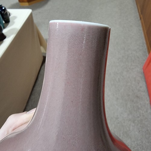 225 - A peach glaze narrow-neck vase, with character marks to base, height 19cm