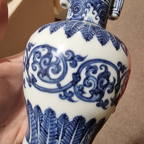 227 - A Chinese Ming style blue and white porcelain arrow vase, with 6 character marks to base, height 19.... 