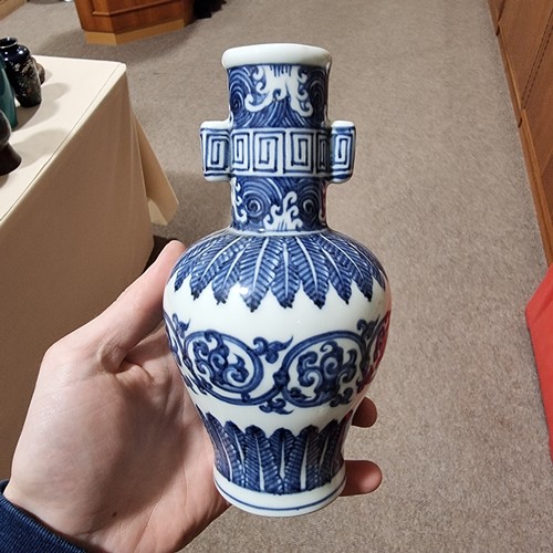 227 - A Chinese Ming style blue and white porcelain arrow vase, with 6 character marks to base, height 19.... 