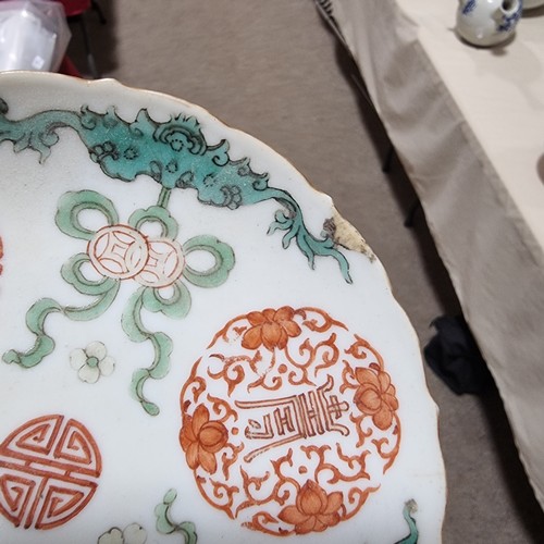 159 - 2 small Chinese porcelain dishes with painted decoration, largest 13cm across