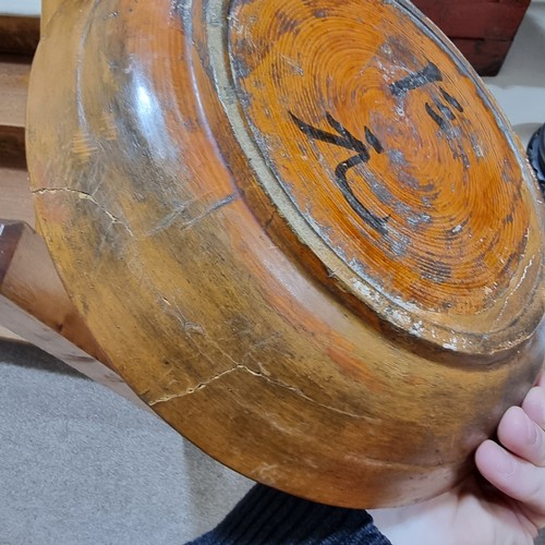 236 - 2 Chinese wooden and decorated lacquer plates, largest diameter 29cm