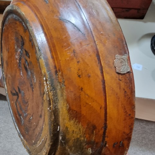 236 - 2 Chinese wooden and decorated lacquer plates, largest diameter 29cm