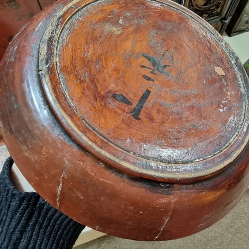 236 - 2 Chinese wooden and decorated lacquer plates, largest diameter 29cm