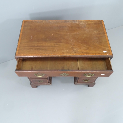 2169 - A 19th century cross banded mahogany and satinwood strung kneehole desk, with inlaid shell decoratio... 