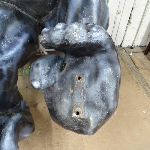 2179 - A large and impressive fibreglass Gorilla wall/roof ornament. Overall approximately 135x250x130cm