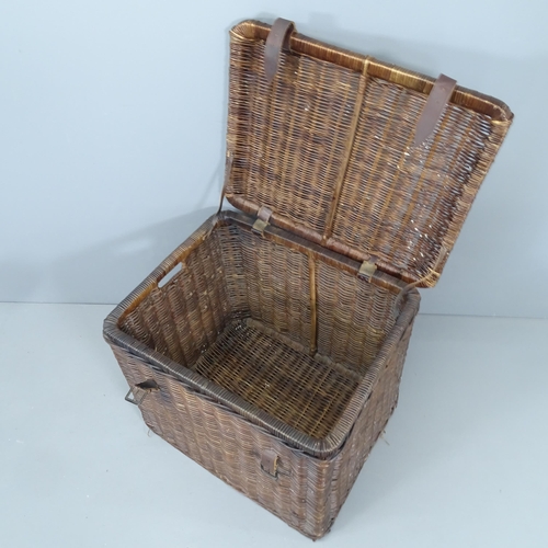 2185 - A vintage wicker laundry basket. 68x58x56cm.